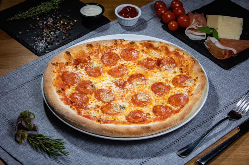 pizza Salami e gorgonzola