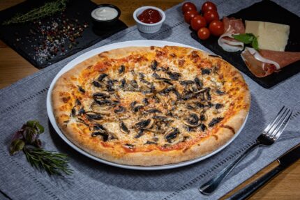 Pizza con Funghi